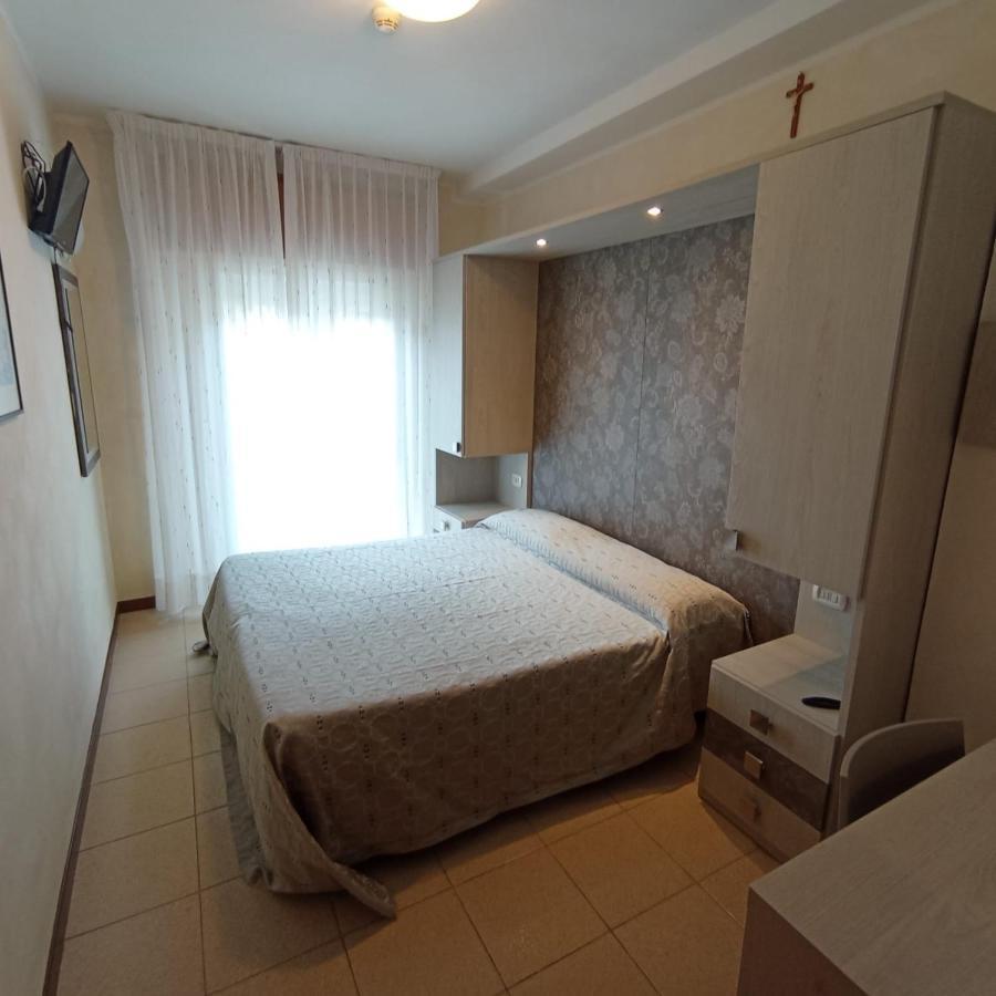 Hotel Arlecchino ميلانو ماريتيما المظهر الخارجي الصورة